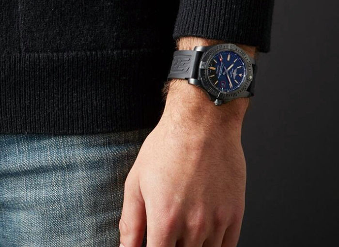 Breitling Avenger Blackbird V1731110 High-Quality Replica Watch